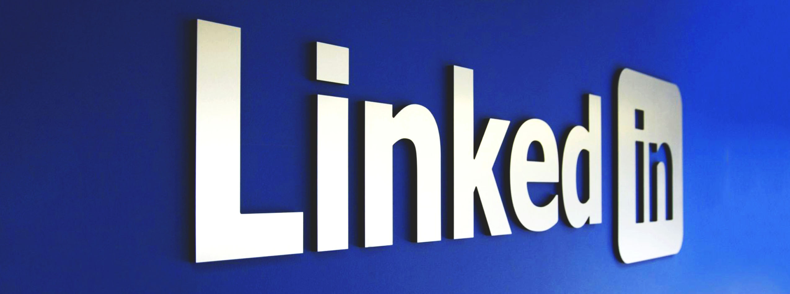 شبکه LinkedIn که در ۵ می ۲۰۰۳ ساخته شد.